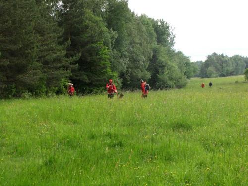 Námetové cvičenie - 2.6.2012 Podskalka- Psovodi a záchranári K-7, Červený kríž, Polícia a OHZ Sása