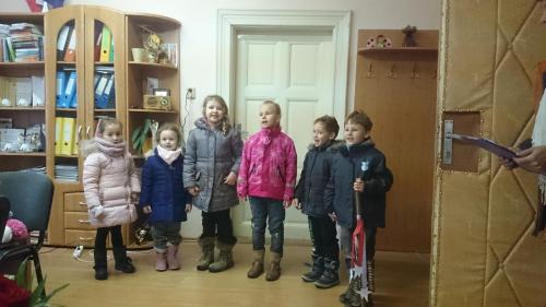 Koledníci z MŠ Sása na OcÚ 18.12.2014